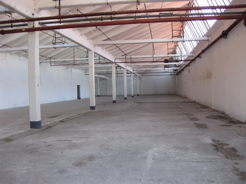 LAVALLOL. Predio Industrial de 93.000 m2 y 30.000 m2 construidos. 1200 m2 de Oficinas. Unico en la Zona — foto 8