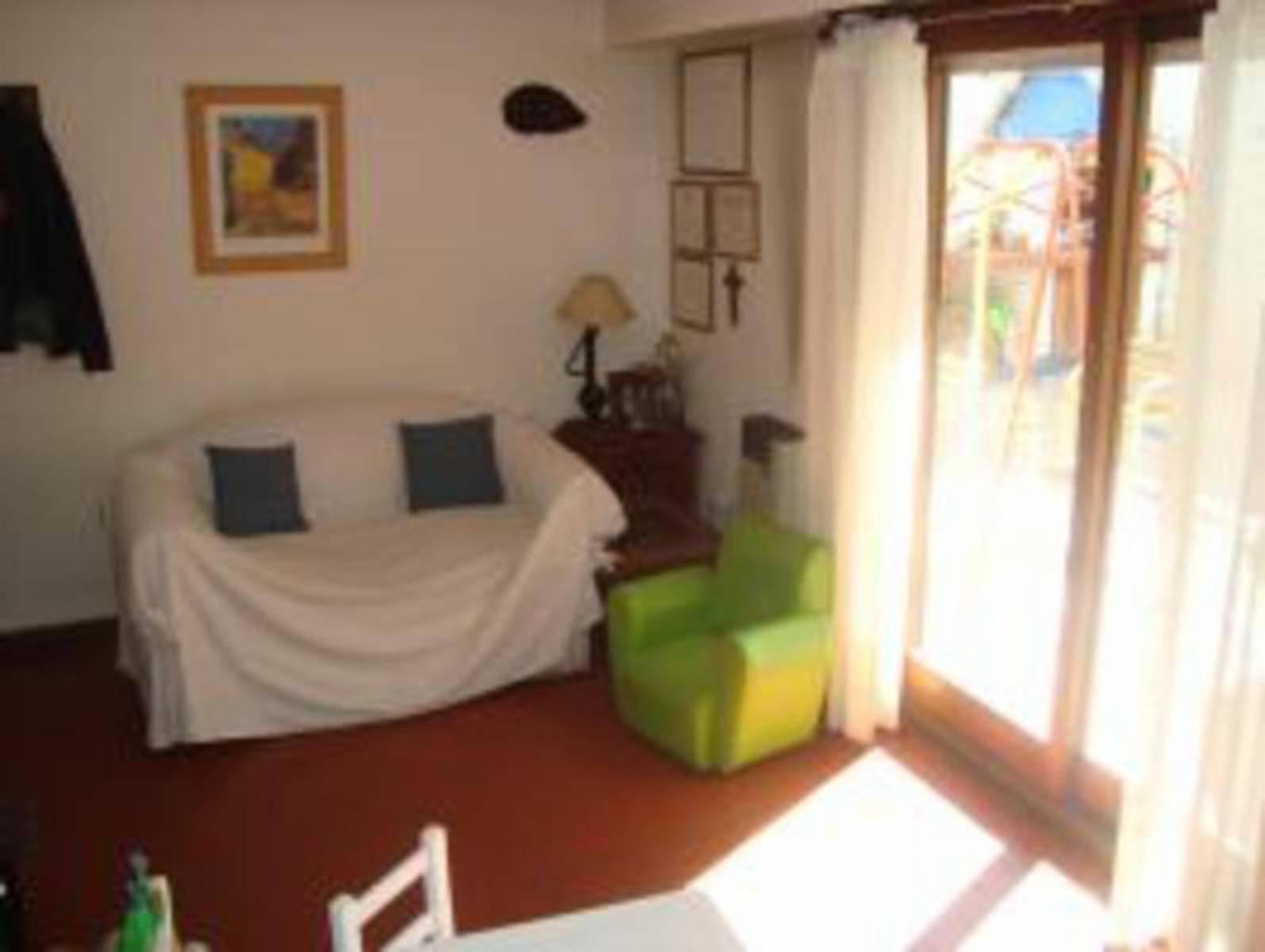EXCELENTE CASA TIPO DUPLEX. EXCEL. UBICAC: 3 DORM.+2BAÑOS+GARAJE 2AUTOS+JARDIN/FONDO/TERRAZA. LUMINOSA. CONFORTABLE *APTO CREDITO HIPOT.* — foto 5