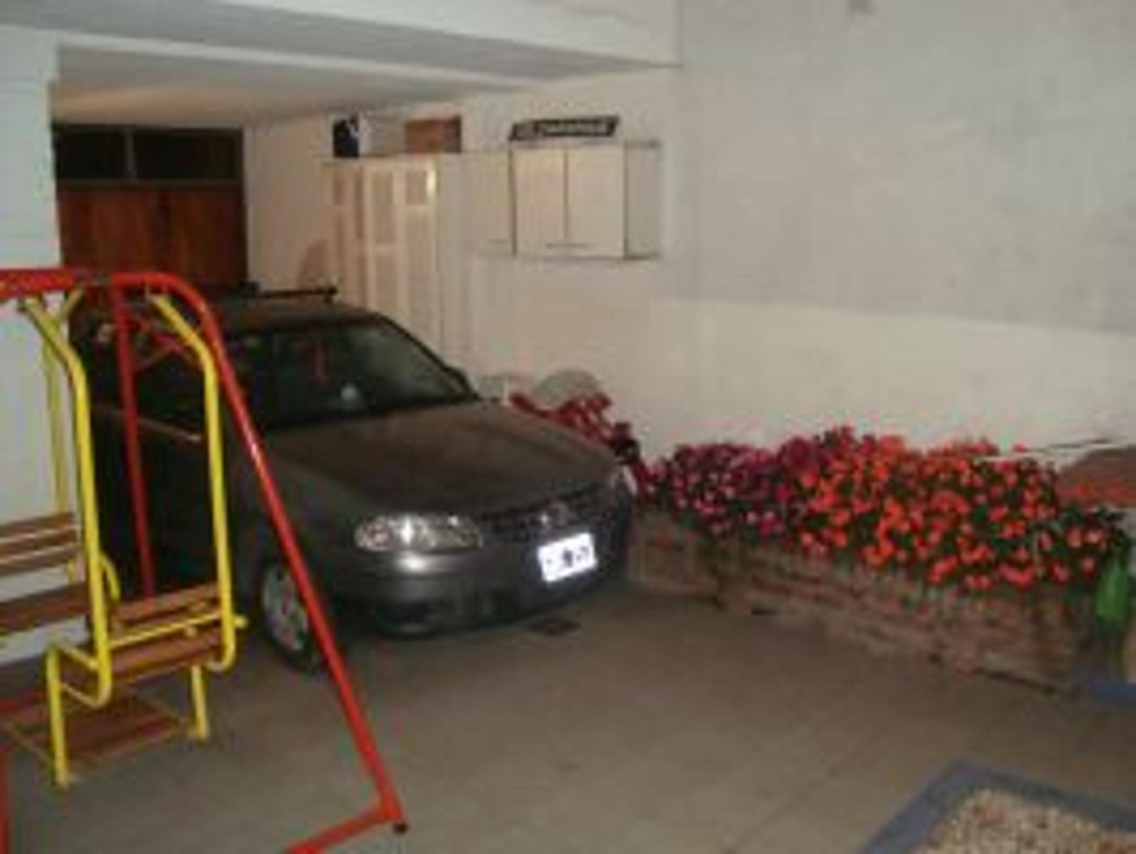 EXCELENTE CASA TIPO DUPLEX. EXCEL. UBICAC: 3 DORM.+2BAÑOS+GARAJE 2AUTOS+JARDIN/FONDO/TERRAZA. LUMINOSA. CONFORTABLE *APTO CREDITO HIPOT.* — foto 11