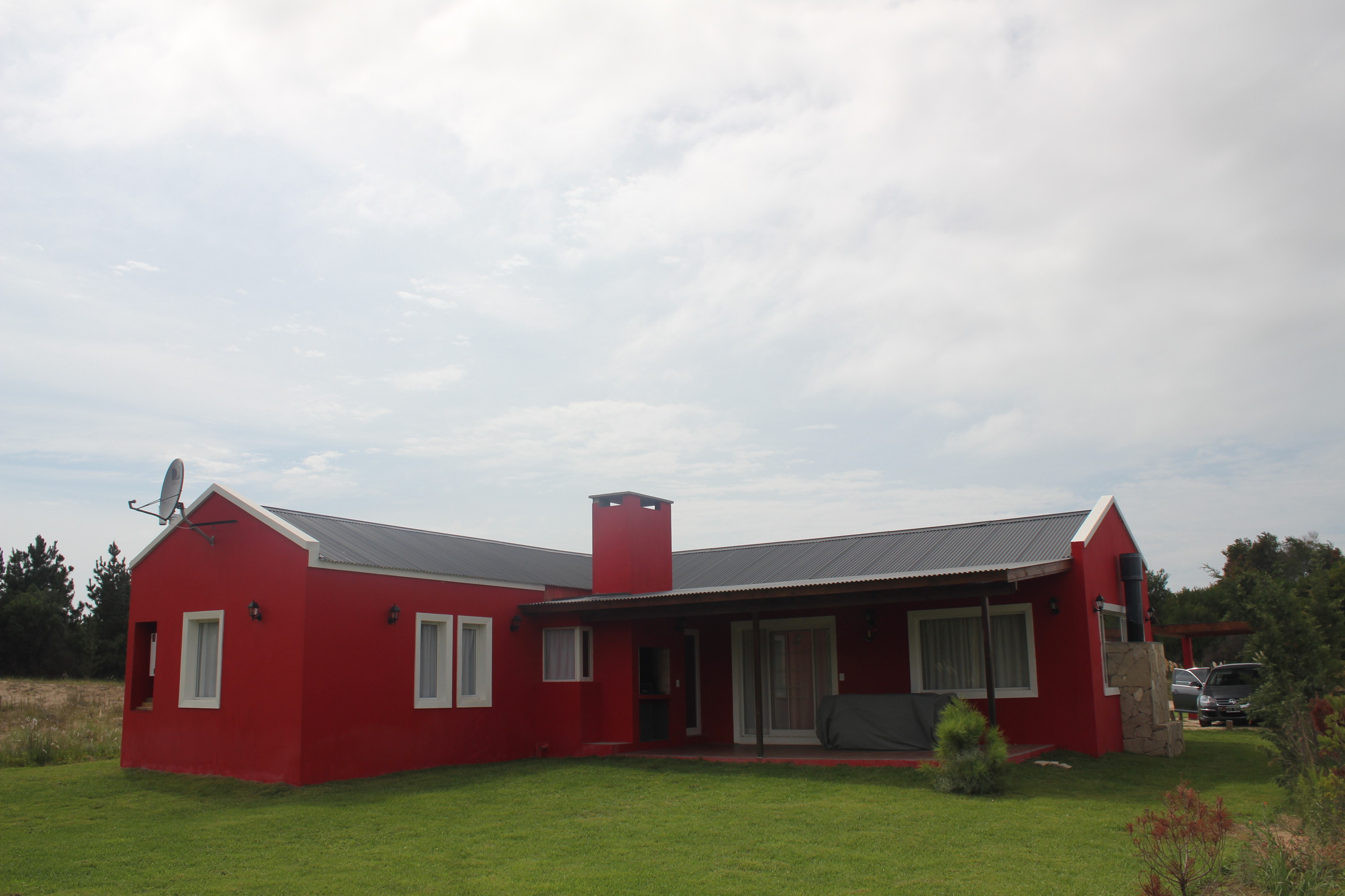 COSTA ESMERALDA: ALQUILER TEMPORARIO DE HERMOSA CASA EN BARRIO GOLF. LOTE 8 - GOLF. — foto 2