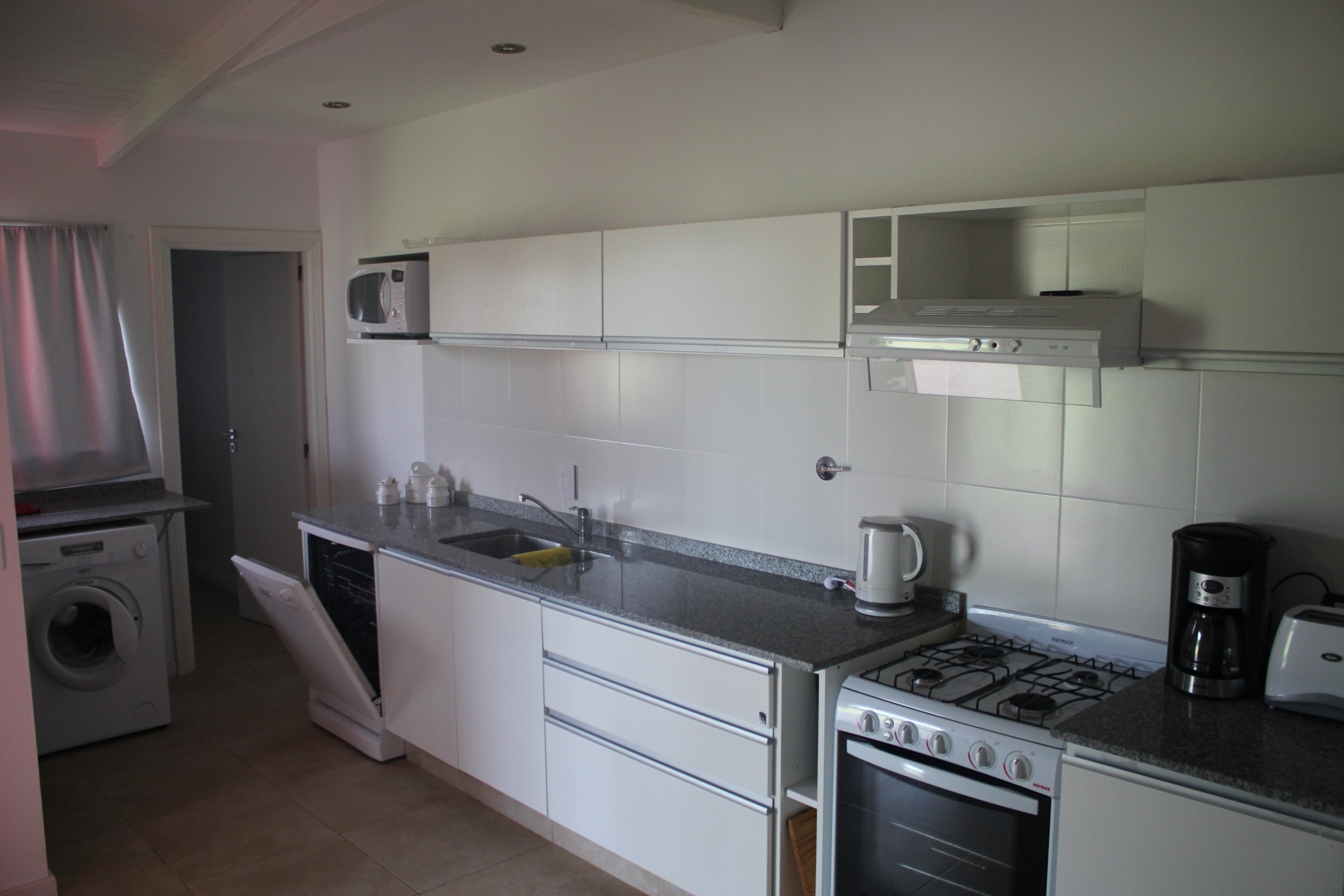 COSTA ESMERALDA: ALQUILER TEMPORARIO DE HERMOSA CASA EN BARRIO GOLF. LOTE 8 - GOLF. — foto 7