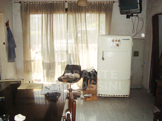 RAFAEL CALZADA : Casa a refaccionar!!! Gran terreno - Céntrico - Gran Potencial. Ideal Inversión. — foto 3