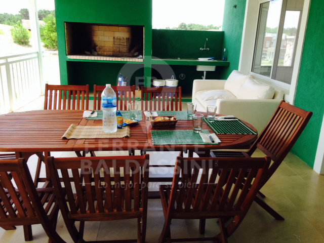 COSTA ESMERALDA : CASA CONFORTABLE. AMPLIA PARA 8 PERSONAS EN COMPLEJO COSTA ESMERALDA GOLF CLUB A 10 KM DE PINAMAR - LOTE 149 - DEPORTIVA — foto 4