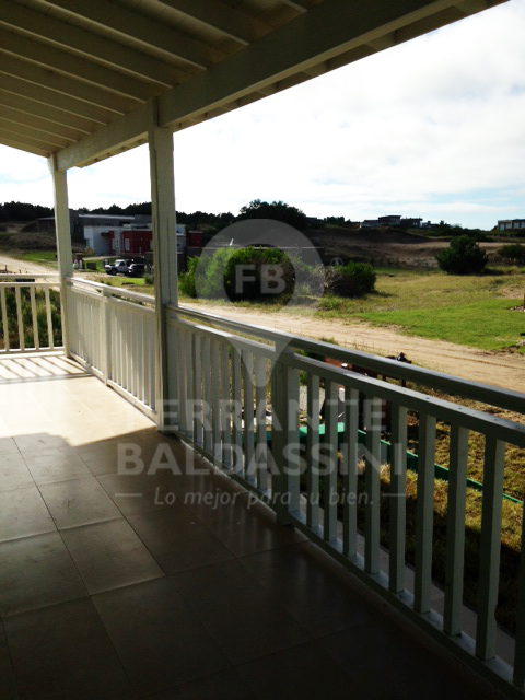 COSTA ESMERALDA : CASA CONFORTABLE. AMPLIA PARA 8 PERSONAS EN COMPLEJO COSTA ESMERALDA GOLF CLUB A 10 KM DE PINAMAR - LOTE 149 - DEPORTIVA — foto 7