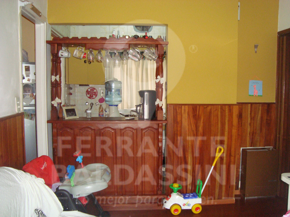 BURZACO DEPTO DE 3 AMB EN 1ER PISO. EXCELENTE UBICACION S/AV.HIPOLITO IRIGOYEN. A POCAS CDRAS ESTAC.BURZACO.LINEAS COLECTIVO X ESQUINA: CAÑUELAS, 501,406, ETC. C/ESPACIO PARA GURADAR AUTO — foto 7