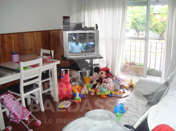 BURZACO DEPTO DE 3 AMB EN 1ER PISO. EXCELENTE UBICACION S/AV.HIPOLITO IRIGOYEN. A POCAS CDRAS ESTAC.BURZACO.LINEAS COLECTIVO X ESQUINA: CAÑUELAS, 501,406, ETC. C/ESPACIO PARA GURADAR AUTO — foto 8