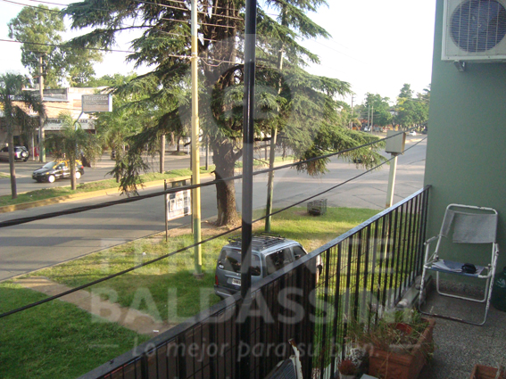BURZACO DEPTO DE 3 AMB EN 1ER PISO. EXCELENTE UBICACION S/AV.HIPOLITO IRIGOYEN. A POCAS CDRAS ESTAC.BURZACO.LINEAS COLECTIVO X ESQUINA: CAÑUELAS, 501,406, ETC. C/ESPACIO PARA GURADAR AUTO — foto 10