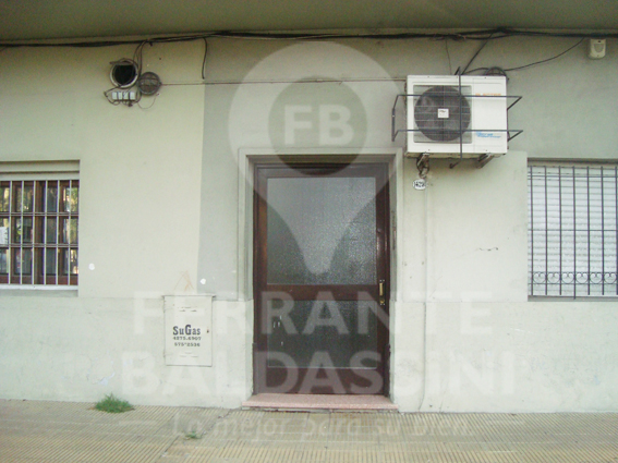 BURZACO DEPTO DE 3 AMB EN 1ER PISO. EXCELENTE UBICACION S/AV.HIPOLITO IRIGOYEN. A POCAS CDRAS ESTAC.BURZACO.LINEAS COLECTIVO X ESQUINA: CAÑUELAS, 501,406, ETC. C/ESPACIO PARA GURADAR AUTO — foto 11