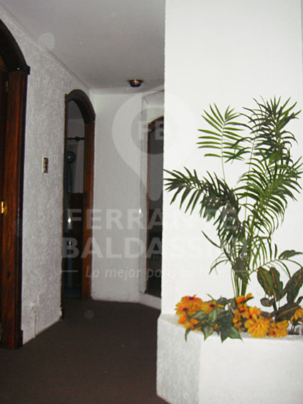BURZACO - Hermosa y Cómoda casa en 4 niveles. Gran construcción! 170 m2 con quincho y pileta / Se puede anexar terreno lindante — foto 5