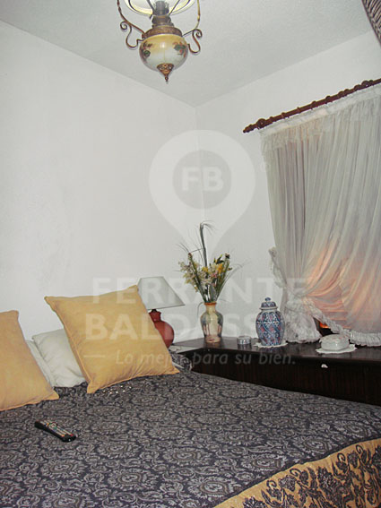 BURZACO - Hermosa y Cómoda casa en 4 niveles. Gran construcción! 170 m2 con quincho y pileta / Se puede anexar terreno lindante — foto 8