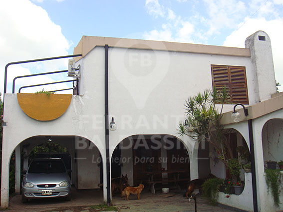 BURZACO - Hermosa y Cómoda casa en 4 niveles. Gran construcción! 170 m2 con quincho y pileta / Se puede anexar terreno lindante — foto 15