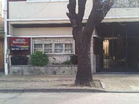 LANUS OESTE. DEPTO TIPO CASA .EXC.UBICACION