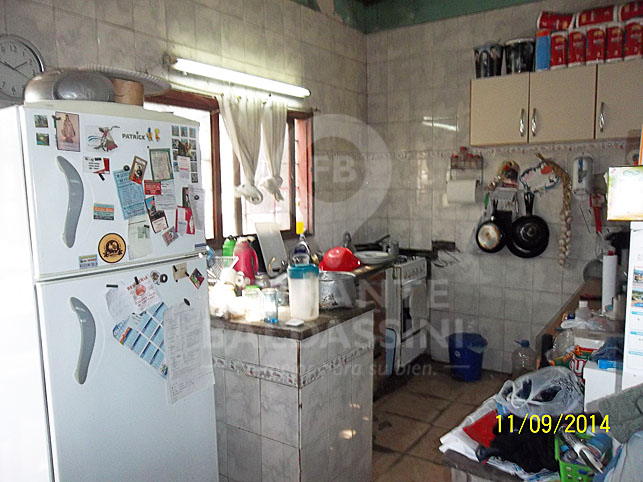 BURZACO - MINISTRO RIVADAVIA - CASA AMPLIA CON 2 LOCALES Y FONDO - ESCRITURADA - TERRENO DE 10 X 30 — foto 5