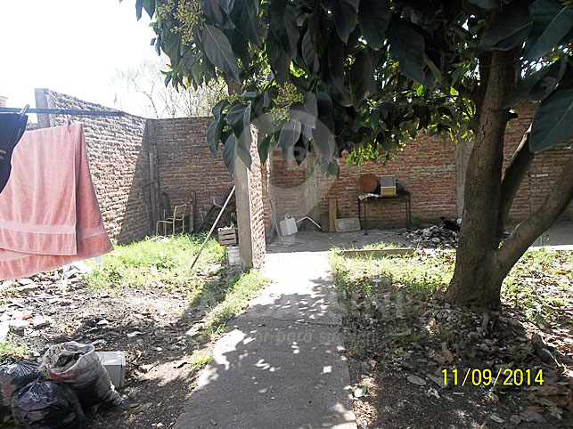 BURZACO - MINISTRO RIVADAVIA - CASA AMPLIA CON 2 LOCALES Y FONDO - ESCRITURADA - TERRENO DE 10 X 30 — foto 6