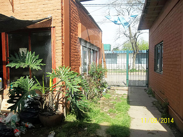BURZACO - MINISTRO RIVADAVIA - CASA AMPLIA CON 2 LOCALES Y FONDO - ESCRITURADA - TERRENO DE 10 X 30 — foto 7