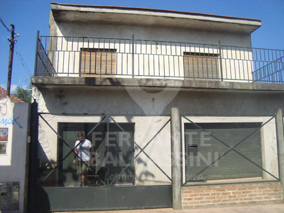 BURZACO. EXCELENTE CASA. AMPLIA, CONFORTABLE DE 2 PLANTAS. LOCAL AL FRENTE DE OPTIMA CALIDAD ( RENTABLE). IDEAL PARA FAMILIA GRANDE O 2 FAMILIAS. APTO CREDITO BANCARIO.