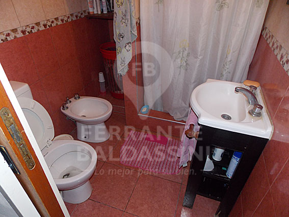 BURZACO. EXCELENTE CASA. AMPLIA, CONFORTABLE DE 2 PLANTAS. LOCAL AL FRENTE DE OPTIMA CALIDAD ( RENTABLE). IDEAL PARA FAMILIA GRANDE O 2 FAMILIAS. APTO CREDITO BANCARIO. — foto 4