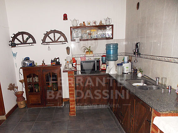 BURZACO. EXCELENTE CASA. AMPLIA, CONFORTABLE DE 2 PLANTAS. LOCAL AL FRENTE DE OPTIMA CALIDAD ( RENTABLE). IDEAL PARA FAMILIA GRANDE O 2 FAMILIAS. APTO CREDITO BANCARIO. — foto 5