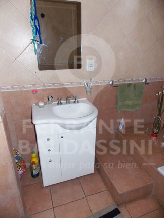 BURZACO. EXCELENTE CASA. AMPLIA, CONFORTABLE DE 2 PLANTAS. LOCAL AL FRENTE DE OPTIMA CALIDAD ( RENTABLE). IDEAL PARA FAMILIA GRANDE O 2 FAMILIAS. APTO CREDITO BANCARIO. — foto 7