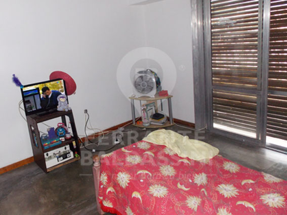 BURZACO. EXCELENTE CASA. AMPLIA, CONFORTABLE DE 2 PLANTAS. LOCAL AL FRENTE DE OPTIMA CALIDAD ( RENTABLE). IDEAL PARA FAMILIA GRANDE O 2 FAMILIAS. APTO CREDITO BANCARIO. — foto 10