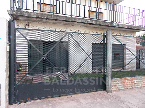 BURZACO. EXCELENTE CASA. AMPLIA, CONFORTABLE DE 2 PLANTAS. LOCAL AL FRENTE DE OPTIMA CALIDAD ( RENTABLE). IDEAL PARA FAMILIA GRANDE O 2 FAMILIAS. APTO CREDITO BANCARIO. — foto 14