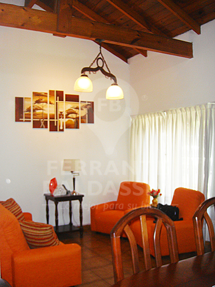 BURZACO - Casa + Duplex nuevo! Ideal 2 Familias! Detalles de categoría. Oportunidad para ver! Muy buena construcción. 2 de Abril esquina Martín Fierro — foto 7