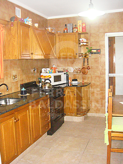 BURZACO - Casa + Duplex nuevo! Ideal 2 Familias! Detalles de categoría. Oportunidad para ver! Muy buena construcción. 2 de Abril esquina Martín Fierro — foto 10