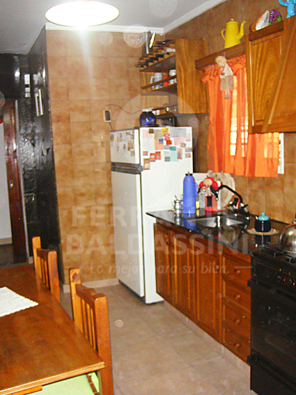BURZACO - Casa + Duplex nuevo! Ideal 2 Familias! Detalles de categoría. Oportunidad para ver! Muy buena construcción. 2 de Abril esquina Martín Fierro — foto 11