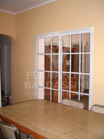 BURZACO - Casa tipo casaquinta desarrollada sobre 3 lotes, 1500 m2 único en la zona, Ideal para proyecto urbanístico o proyecto de duplex, se escucha oferta razonable.ACEPTA PERMUTA. — foto 4