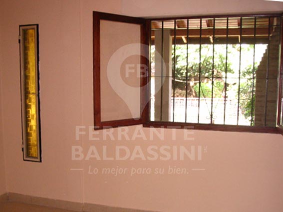 BURZACO - Casa tipo casaquinta desarrollada sobre 3 lotes, 1500 m2 único en la zona, Ideal para proyecto urbanístico o proyecto de duplex, se escucha oferta razonable.ACEPTA PERMUTA. — foto 5