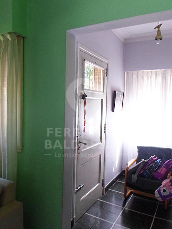 BURZACO CENTRO : HERMOSA CASA sobre 2 lotes en magnifica esquina- Mitre y Alem - Muy lindos detalles - Jardín de invierno y parque — foto 10