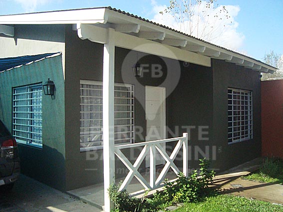 SAN VICENTE: EXCELENTE CASA. MODERNA, CALIDA, CONFORTABLE. ZONA CENTRICA, LOTE 10 X 40 MTS. CERCANA A LA LAGUNA C/ENTRADA P/2 AUTOS.HERMOSO PARQUE.CLOACAS-AGUA CORRIENTE -GAS NATURAL.PROPUESTA IDEAL . — foto 7
