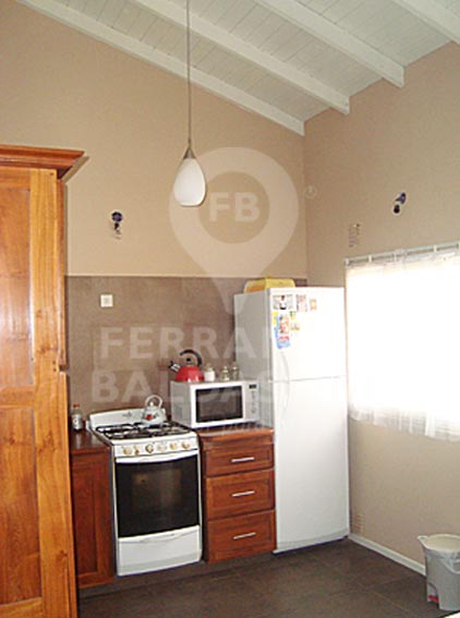 SAN VICENTE: EXCELENTE CASA. MODERNA, CALIDA, CONFORTABLE. ZONA CENTRICA, LOTE 10 X 40 MTS. CERCANA A LA LAGUNA C/ENTRADA P/2 AUTOS.HERMOSO PARQUE.CLOACAS-AGUA CORRIENTE -GAS NATURAL.PROPUESTA IDEAL . — foto 10