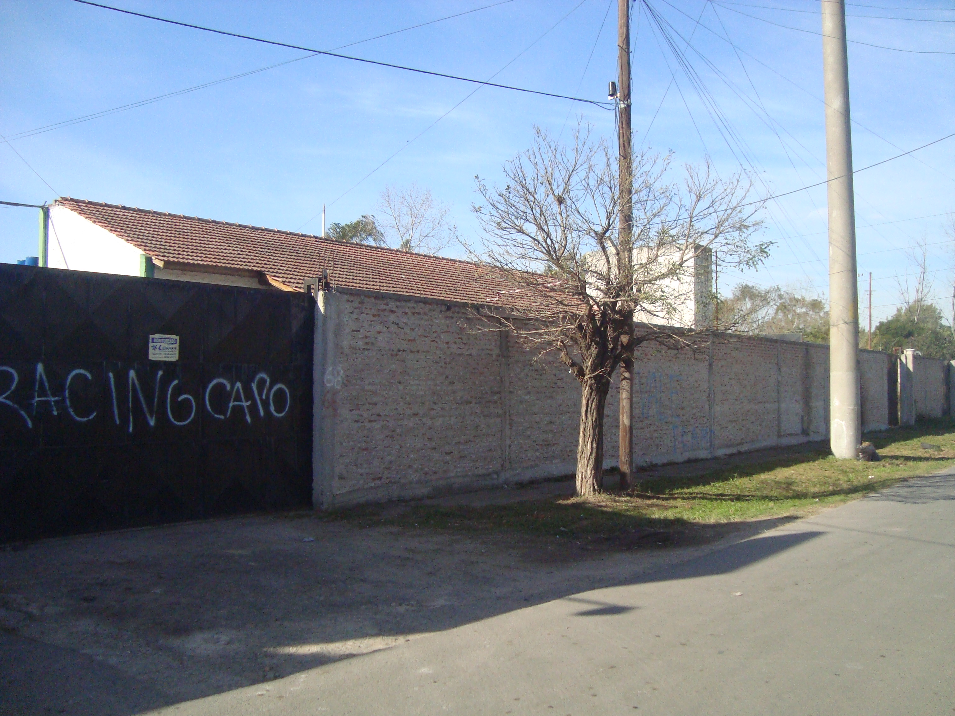 CLAYPOLE: ALQUILER ( GALPONES INDUSTRIALES): EXCELENTE UBICACION ESTRATEGICA Y ACCESO S/RUTA 4 . IMPORTANTE METALURGICA DE ZONA SUR,EN FUNCIONAMIENTO. MULTIPLES POSIBILIDADES. OPORTUNIDAD.RENTABLE. - 2