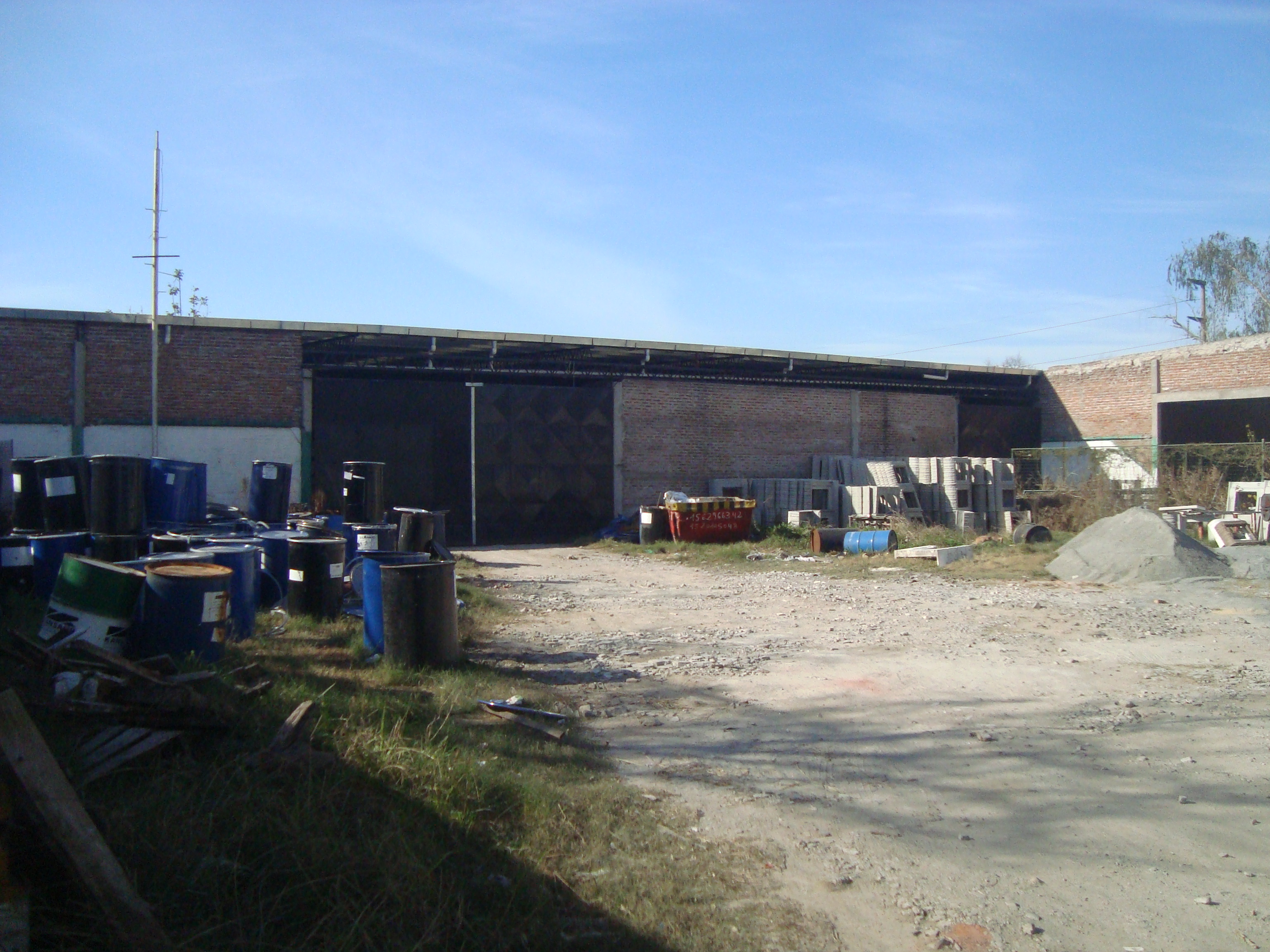 CLAYPOLE: ALQUILER ( GALPONES INDUSTRIALES): EXCELENTE UBICACION ESTRATEGICA Y ACCESO S/RUTA 4 . IMPORTANTE METALURGICA DE ZONA SUR,EN FUNCIONAMIENTO. MULTIPLES POSIBILIDADES. OPORTUNIDAD.RENTABLE. - 3