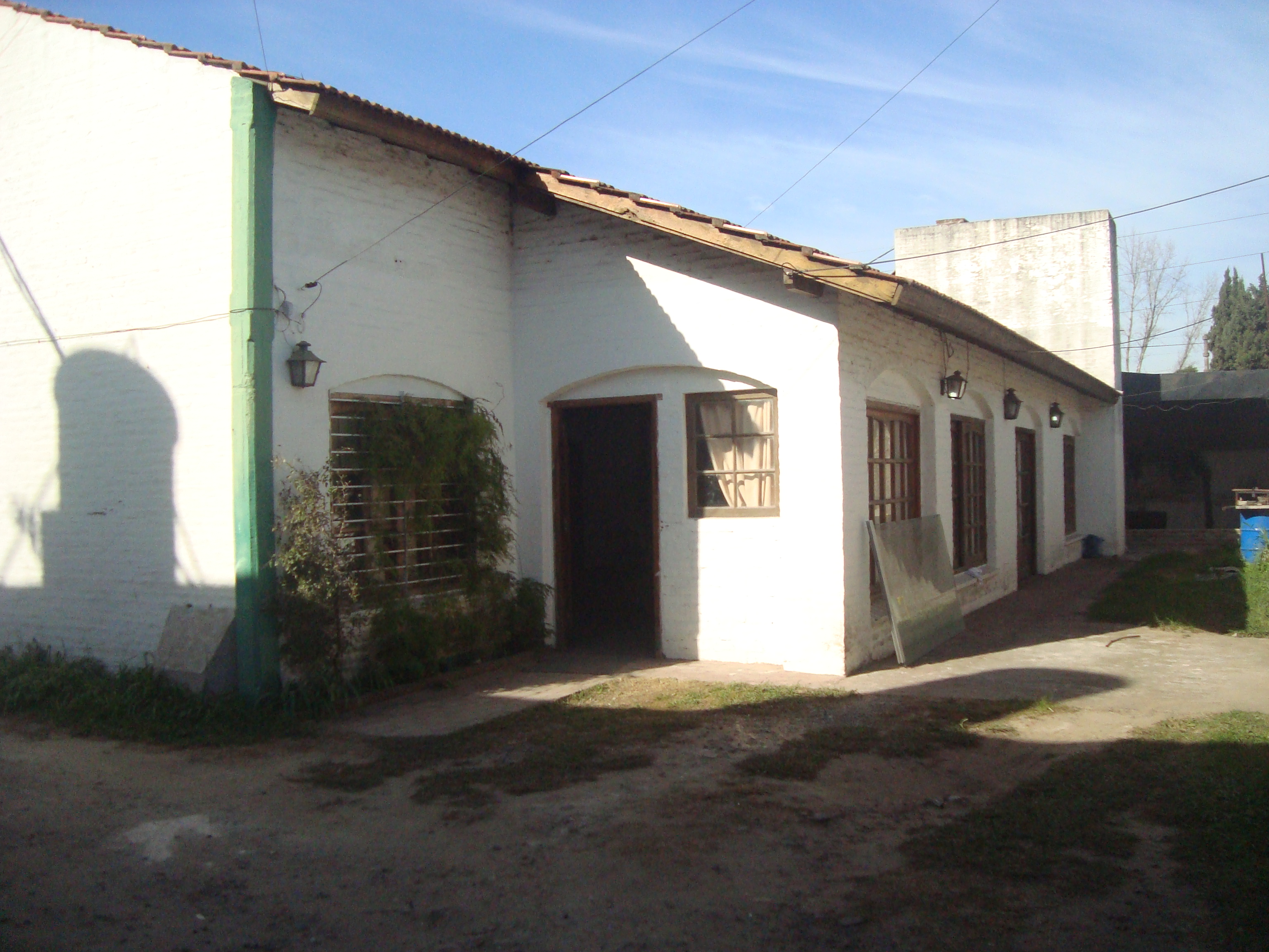 CLAYPOLE: ALQUILER ( GALPONES INDUSTRIALES): EXCELENTE UBICACION ESTRATEGICA Y ACCESO S/RUTA 4 . IMPORTANTE METALURGICA DE ZONA SUR,EN FUNCIONAMIENTO. MULTIPLES POSIBILIDADES. OPORTUNIDAD.RENTABLE. - 5