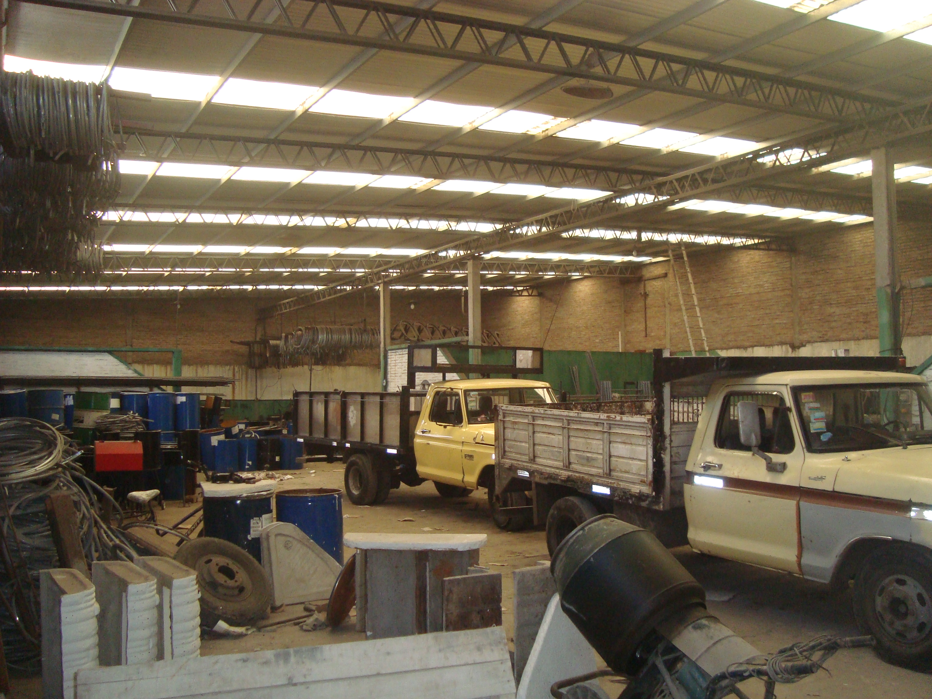CLAYPOLE: ALQUILER ( GALPONES INDUSTRIALES): EXCELENTE UBICACION ESTRATEGICA Y ACCESO S/RUTA 4 . IMPORTANTE METALURGICA DE ZONA SUR,EN FUNCIONAMIENTO. MULTIPLES POSIBILIDADES. OPORTUNIDAD.RENTABLE. - 6