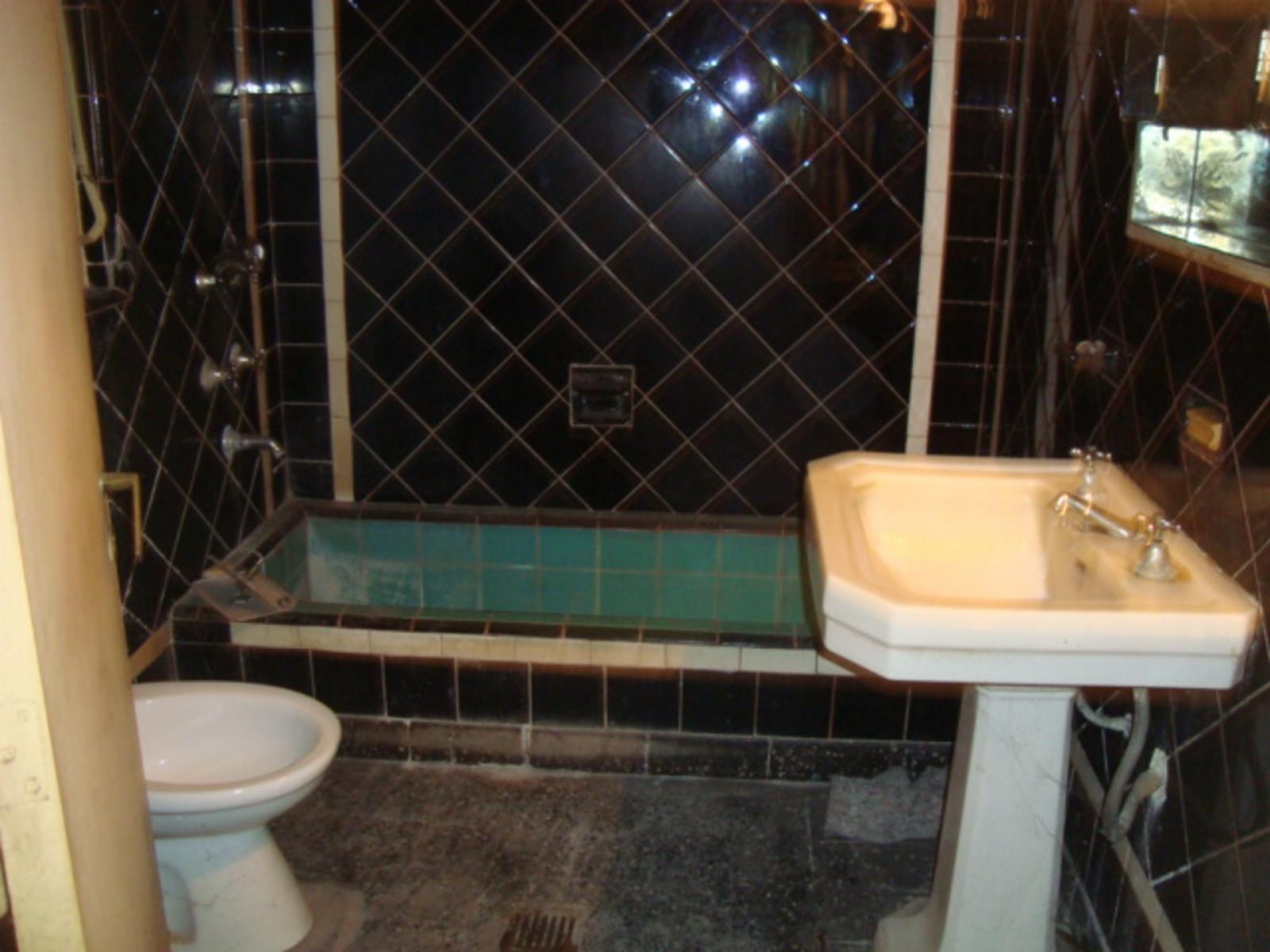 BURZACO: CASA AMPLIA ,SOBRE TERRENO 12 X 40 - ESCRITURADA - *APTA CREDITO*