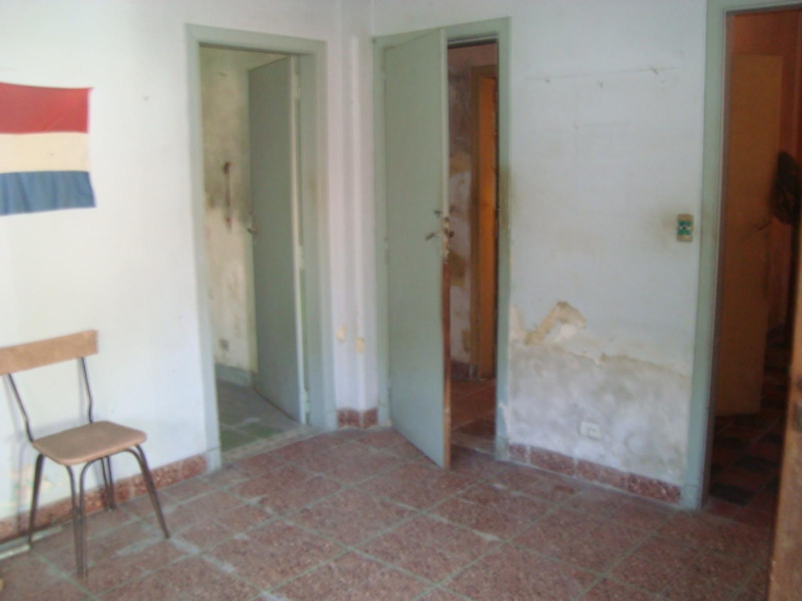 BURZACO: CASA AMPLIA ,SOBRE TERRENO 12 X 40 - ESCRITURADA - *APTA CREDITO* — foto 2