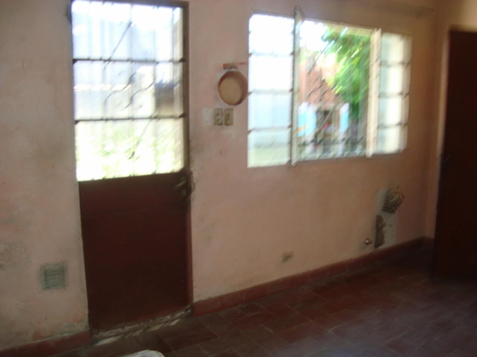 BURZACO: CASA AMPLIA ,SOBRE TERRENO 12 X 40 - ESCRITURADA - *APTA CREDITO* — foto 10
