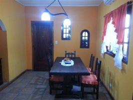 BURZACO: VENTA de CASA EN PH – EXCELENTE UBICACION- CASCO URBANO. MUY LINDA. TODO A NUEVO. FUNCIONAL. A. DEL VALLE AL 500 entre Amenedo y 25 de Mayo. A cdras estac.burzaco. Líneas Colectivo x la esq. — foto 2