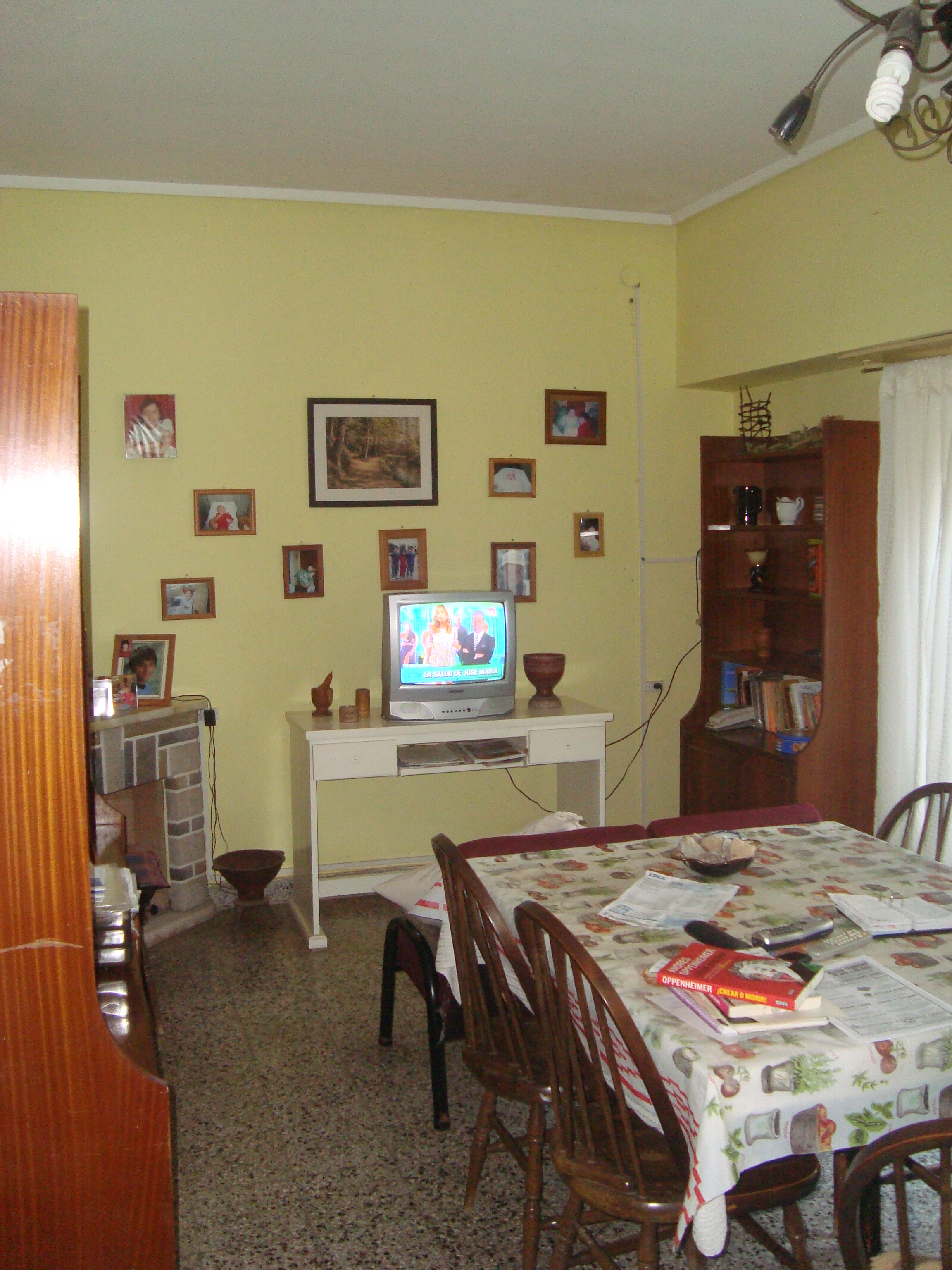 GENERAL BELGRANO ,MUY LINDA CASA, CONFORTABLE. ZONA CENTRO.2 DORMIT. LOTE 20 X 20 MTS aprox. C/GALERIA CUBIERTA, QUINCHO. PARRILLA, GARAGE, FONDO Y PQUE.TERRAZA. — foto 2