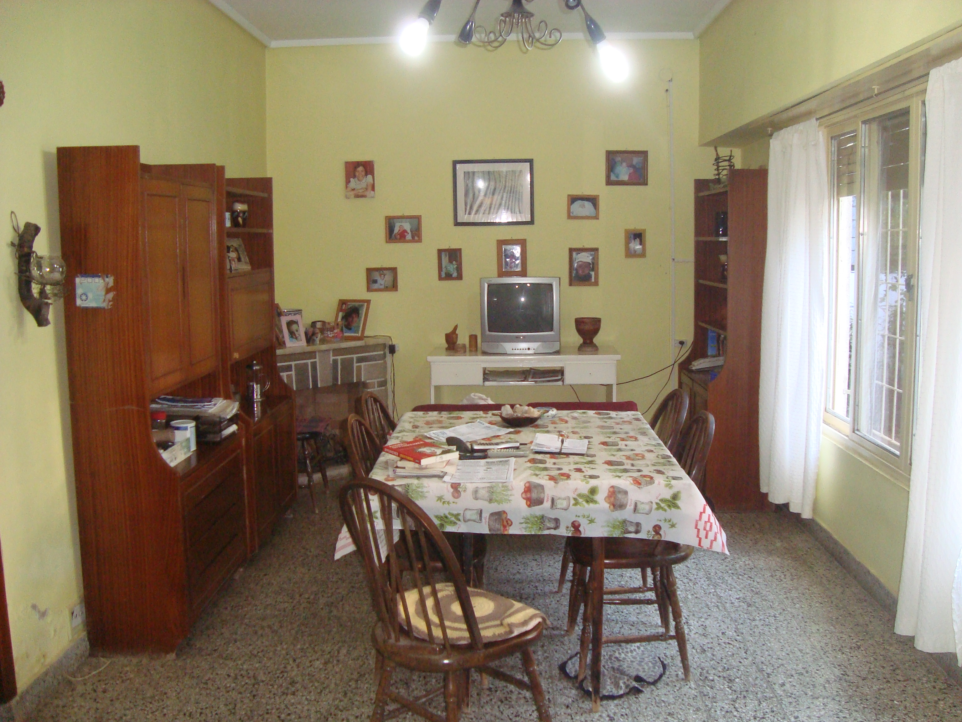 GENERAL BELGRANO ,MUY LINDA CASA, CONFORTABLE. ZONA CENTRO.2 DORMIT. LOTE 20 X 20 MTS aprox. C/GALERIA CUBIERTA, QUINCHO. PARRILLA, GARAGE, FONDO Y PQUE.TERRAZA. — foto 3