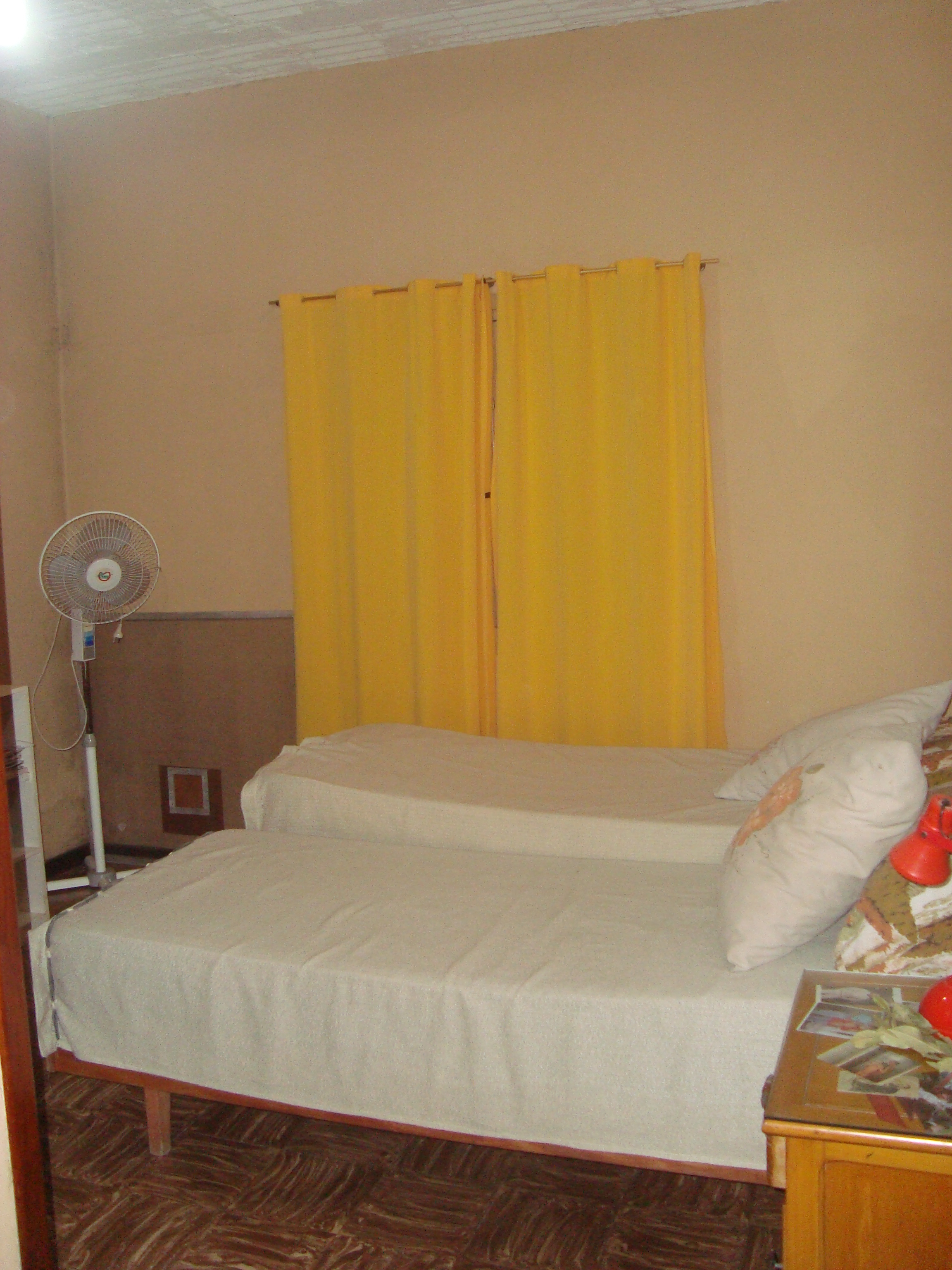 GENERAL BELGRANO ,MUY LINDA CASA, CONFORTABLE. ZONA CENTRO.2 DORMIT. LOTE 20 X 20 MTS aprox. C/GALERIA CUBIERTA, QUINCHO. PARRILLA, GARAGE, FONDO Y PQUE.TERRAZA. — foto 6