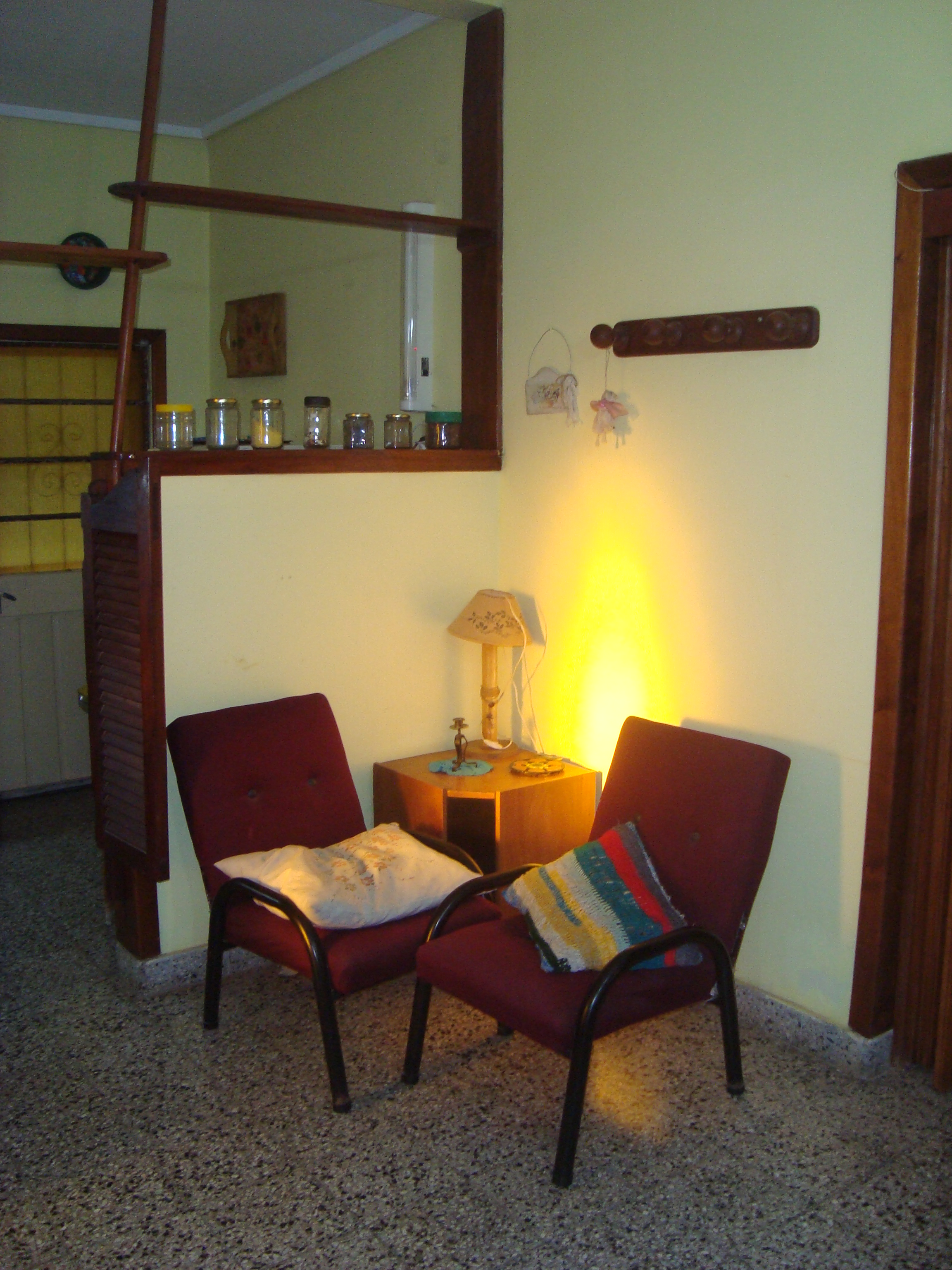 GENERAL BELGRANO ,MUY LINDA CASA, CONFORTABLE. ZONA CENTRO.2 DORMIT. LOTE 20 X 20 MTS aprox. C/GALERIA CUBIERTA, QUINCHO. PARRILLA, GARAGE, FONDO Y PQUE.TERRAZA. — foto 8