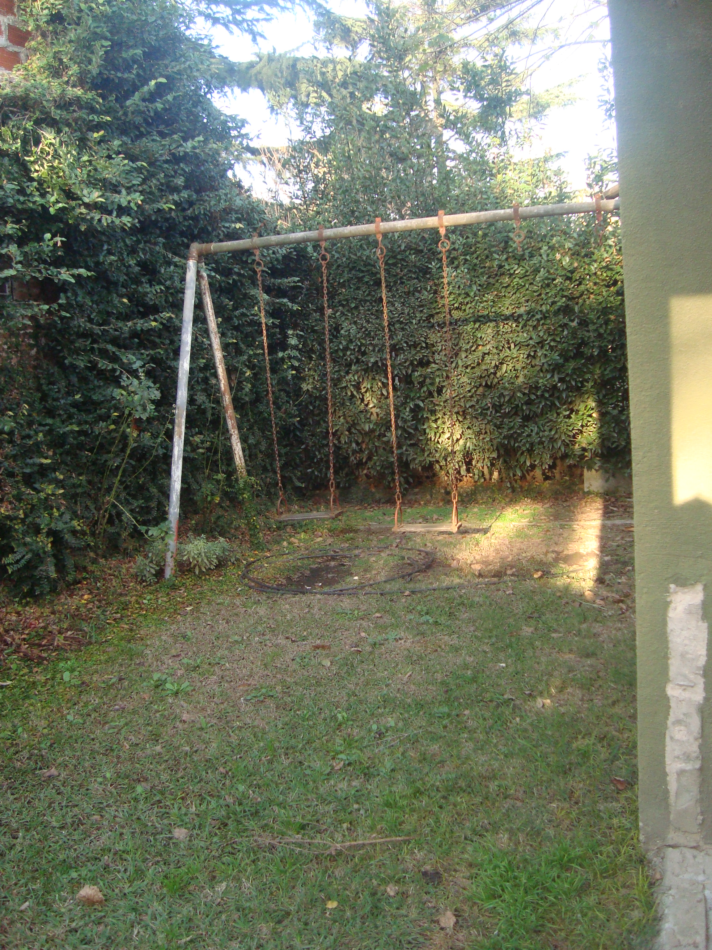 GENERAL BELGRANO ,MUY LINDA CASA, CONFORTABLE. ZONA CENTRO.2 DORMIT. LOTE 20 X 20 MTS aprox. C/GALERIA CUBIERTA, QUINCHO. PARRILLA, GARAGE, FONDO Y PQUE.TERRAZA. — foto 9