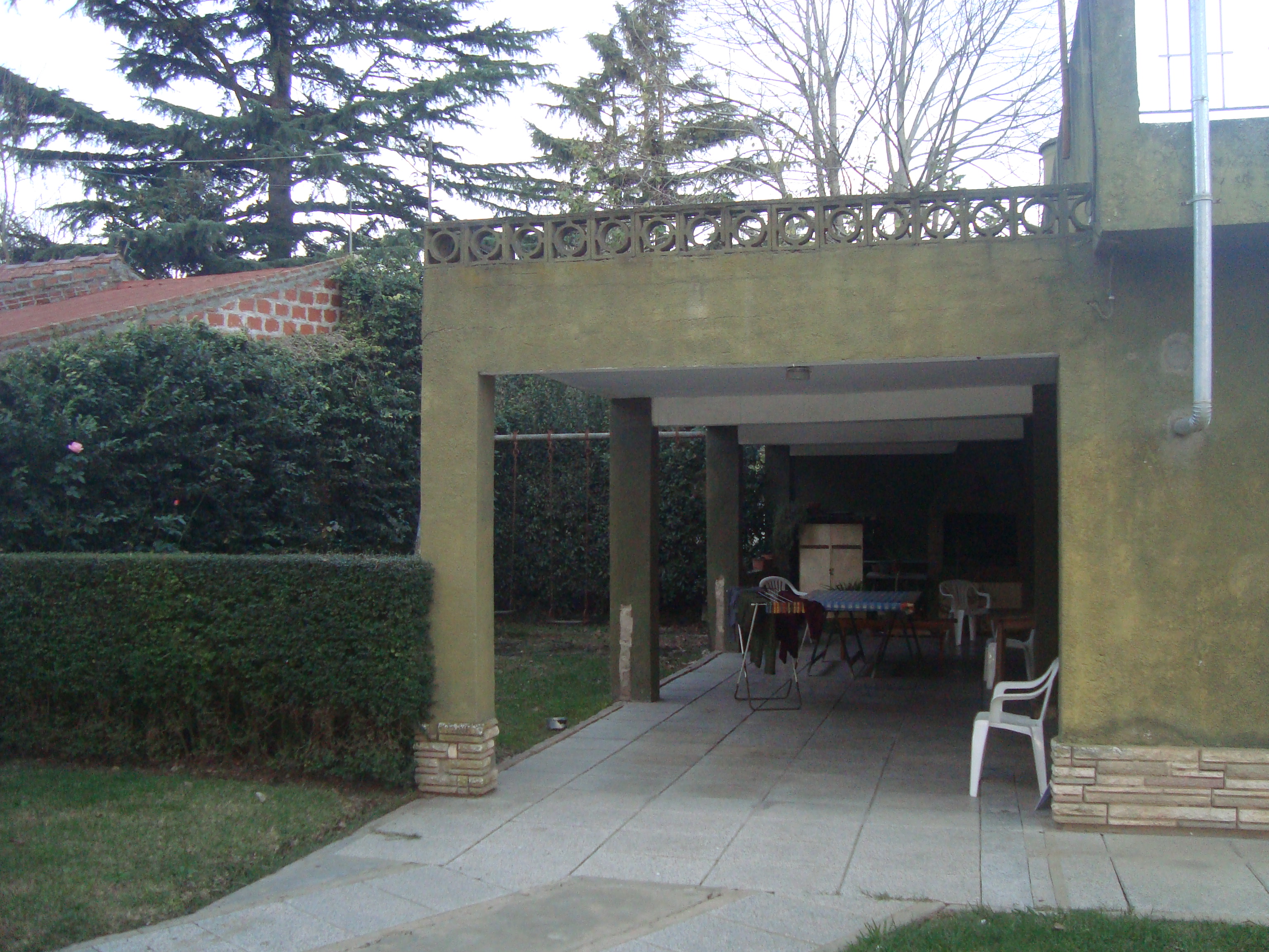 GENERAL BELGRANO ,MUY LINDA CASA, CONFORTABLE. ZONA CENTRO.2 DORMIT. LOTE 20 X 20 MTS aprox. C/GALERIA CUBIERTA, QUINCHO. PARRILLA, GARAGE, FONDO Y PQUE.TERRAZA. — foto 10