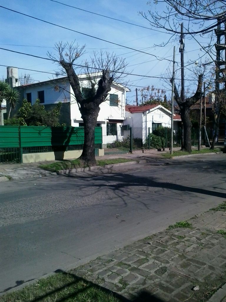 OPORTUNIDAD :AMPLIA CASA EN BURZACO. ZONA CENTRICA EN EXCELENTE ESQ.SOBRE ALCORTA Y ETCHEGOYEN. — foto 5