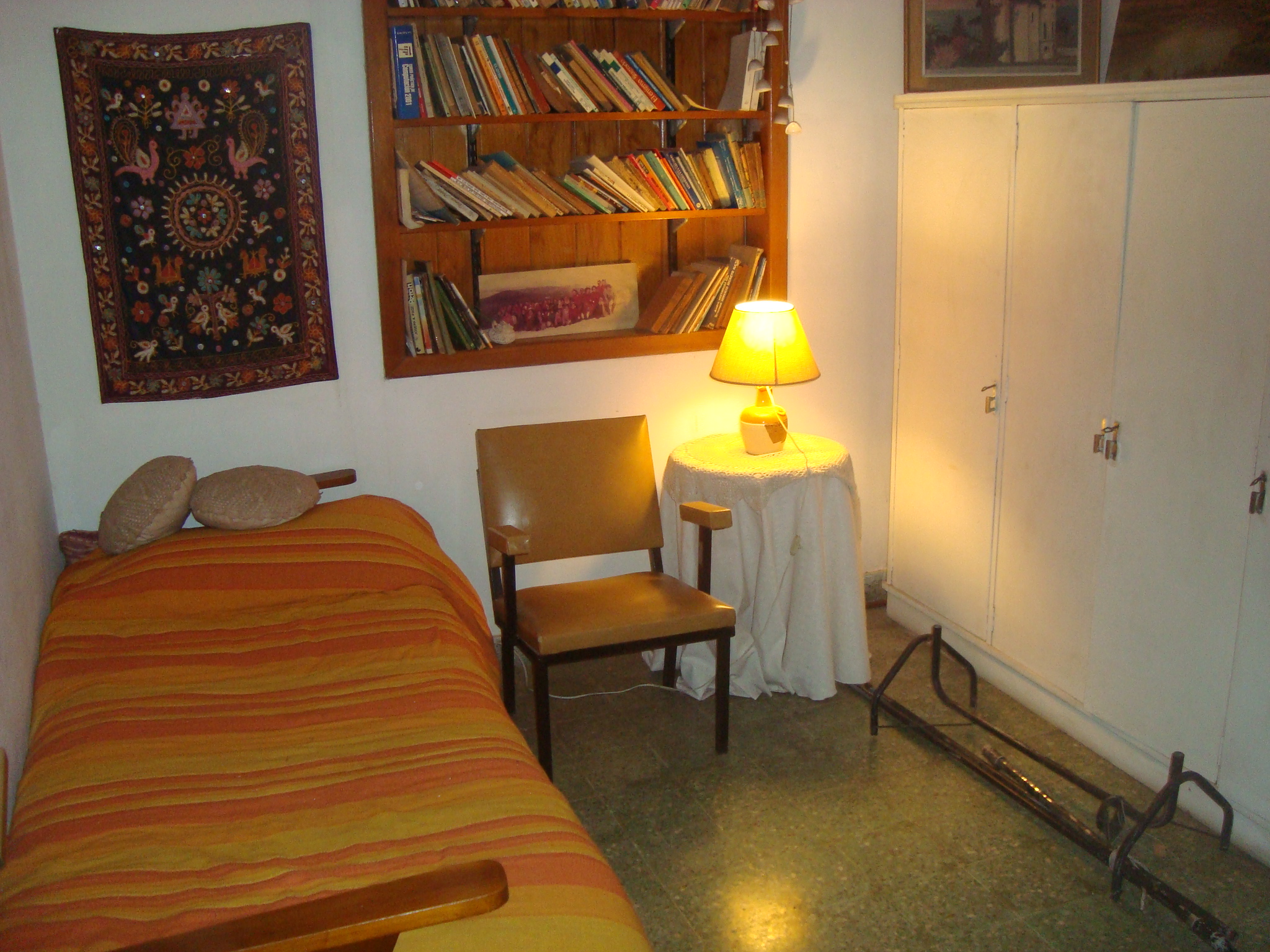 OPORTUNIDAD :AMPLIA CASA EN BURZACO. ZONA CENTRICA EN EXCELENTE ESQ.SOBRE ALCORTA Y ETCHEGOYEN. — foto 15