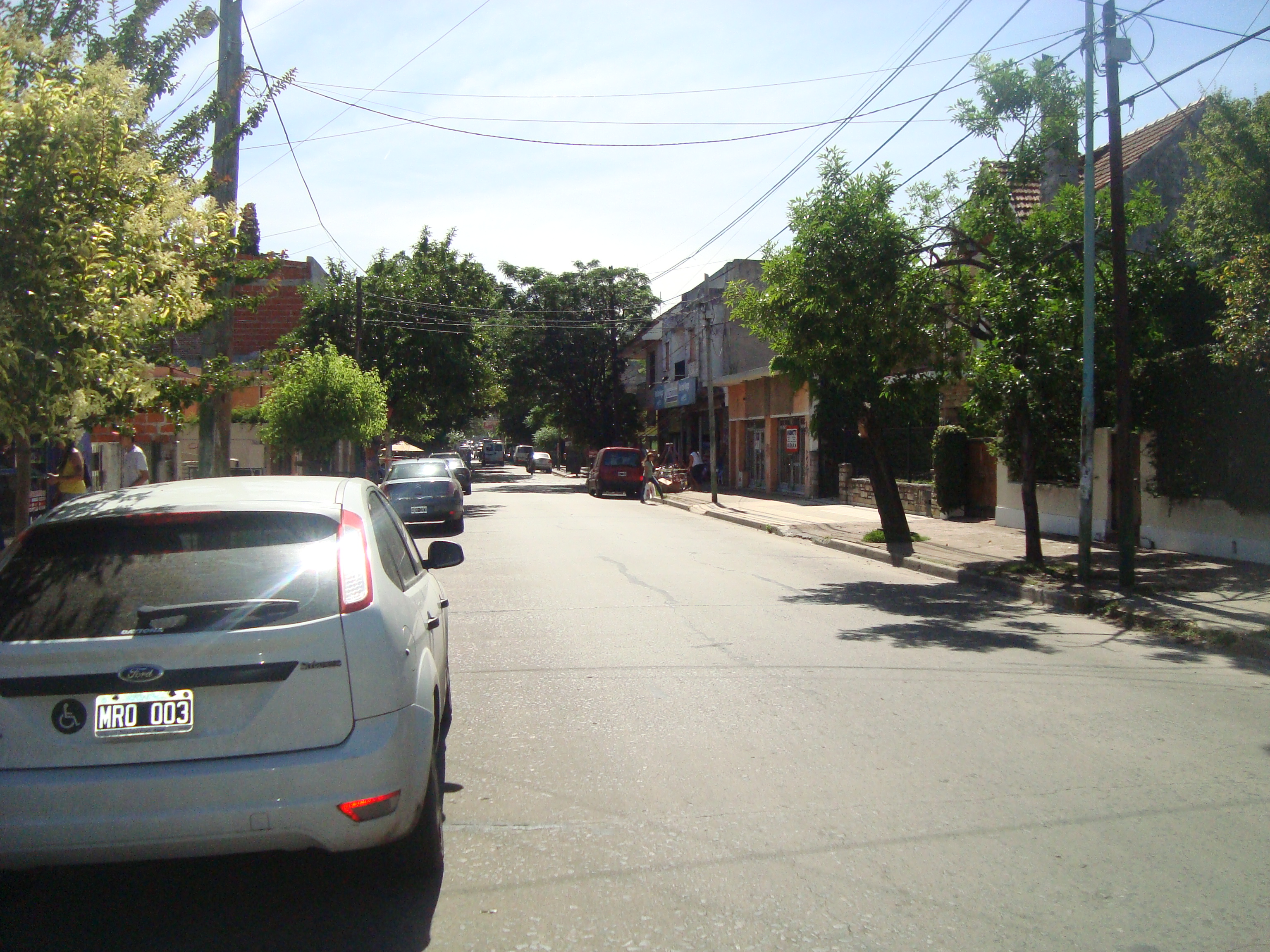 BURZACO: ALQUILER LOCAL CENTRICO SOBRE CALLE E.DE BURZACO,A MTS PLAZA PPAL Y 1 CDRA AV.H.IRIGOYEN. ZONA ESTRATEGICA COMERCIAL - 1